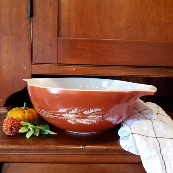 Pyrex Rust Harvest Bowl - Picture 1 of 5
